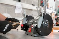 Powerplus POWE80080 Bankslijpmolen - 150W - 150mm -Winkel Voor Huishoudelijk Gereedschap 1dcffc646c2bdb86972fca7891cca2df