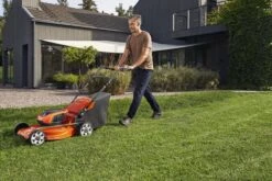 Husqvarna LC 142iS Accu Gazonmaaier - 50L - 42cm - 970541902 10 Husqvarna LC 142iS Accu Gazonmaaier - 50L - 42cm - 970541902 -Winkel Voor Huishoudelijk Gereedschap 34f007c650ad53abdc998485894dee2a