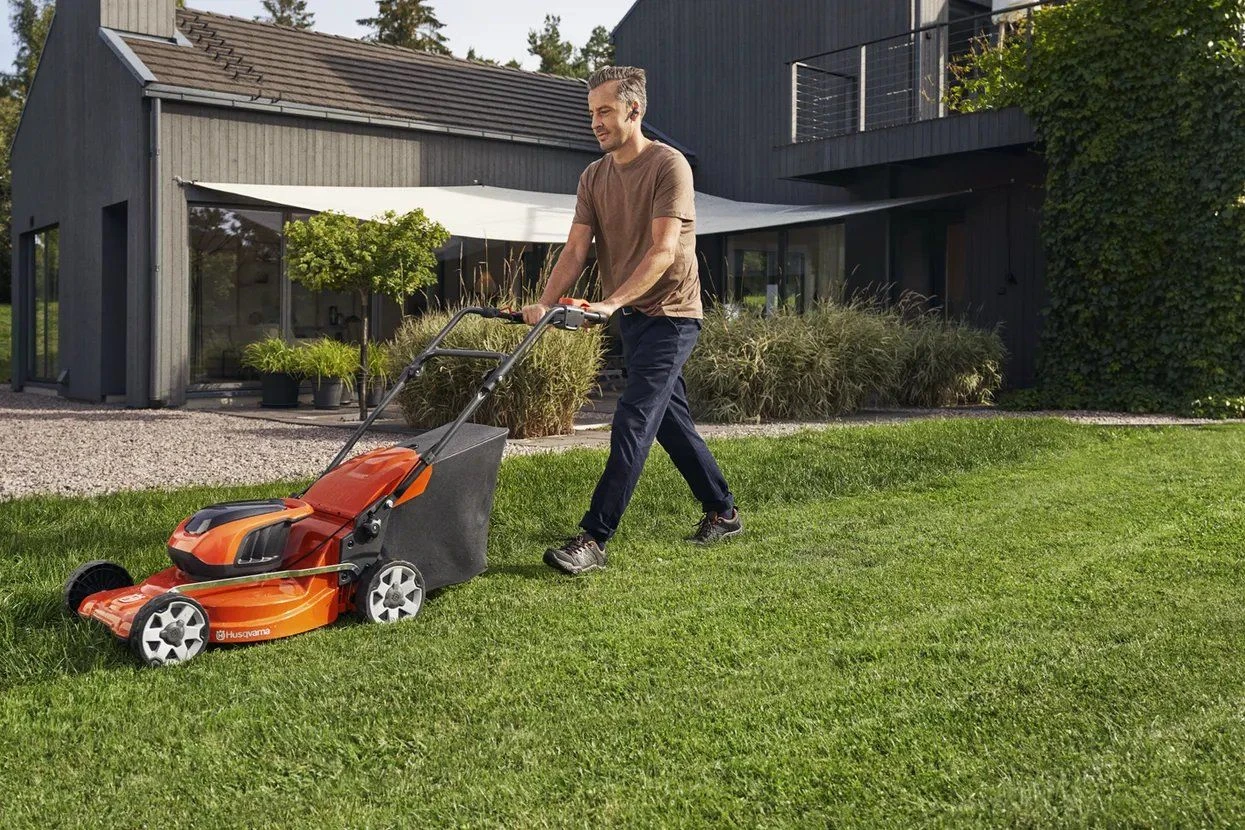 Husqvarna LC 142iS Accu Gazonmaaier - 50L - 42cm - 970541902 6 Husqvarna LC 142iS Accu Gazonmaaier - 50L - 42cm - 970541902 - Afbeelding 4