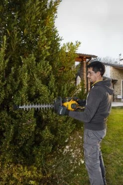 Stiga HT 525 Benzine Heggenschaar - 22,5cc - 0,65kW - 2-takt - 46cm - 35mm -Winkel Voor Huishoudelijk Gereedschap e4fa723b1b63b0bd4b8d428e804330ce