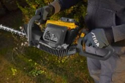 Stiga HT 525 Benzine Heggenschaar - 22,5cc - 0,65kW - 2-takt - 46cm - 35mm -Winkel Voor Huishoudelijk Gereedschap e7d2c52578d81d9ddad48eda006c6121
