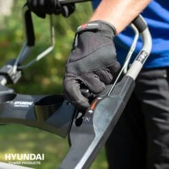 Hyundai 57025 Benzine Grasmaaier - 4-takt - 196cc - 4,2kW 18 Hyundai 57025 Benzine Grasmaaier - 4-takt - 196cc - 4,2kW -Winkel Voor Huishoudelijk Gereedschap e85a971bcacfee385b5dc9c249a23e55