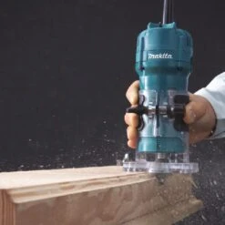 Makita 3709 Kantenfrees - 530W - 6mm -Winkel Voor Huishoudelijk Gereedschap fe1d8dcff9ab5a07e7e25a006bb7abc2